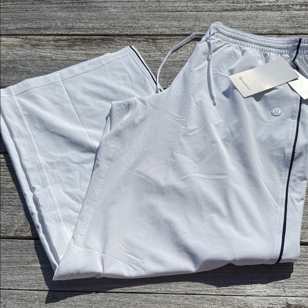 Lululemon Court Rival Mid-Rise Wide-Leg Track Pant White / Club Blue size 12 NWT